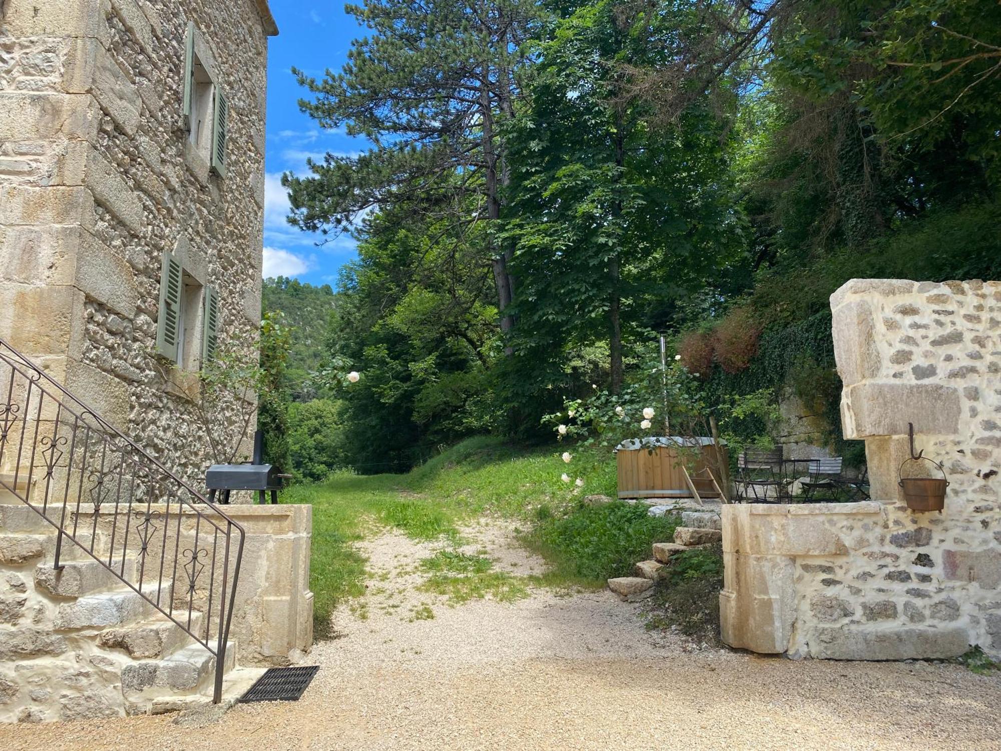 Domaine Du Tres-Haut - Chateau De Montanges Exterior foto